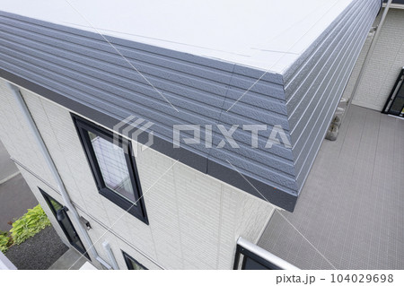 住宅リフォームの完成 塗装した後の庇 住宅リフォームの完成 塗装した後の庇 104029698