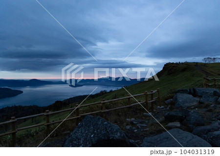早朝の美幌峠「秋の北海道」 104031319