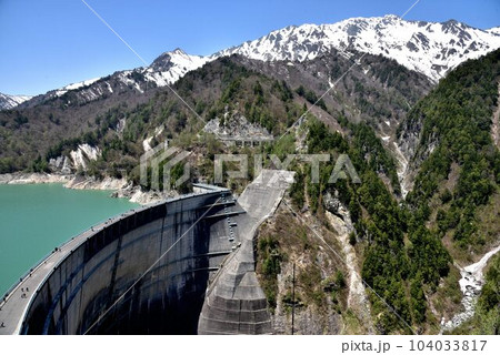 黒部ダム　春の訪れ 104033817