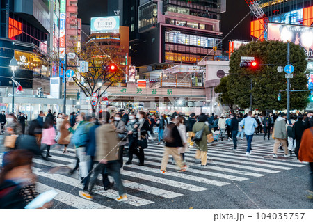《東京都》渋谷駅前・スクランブル交差点 104035757