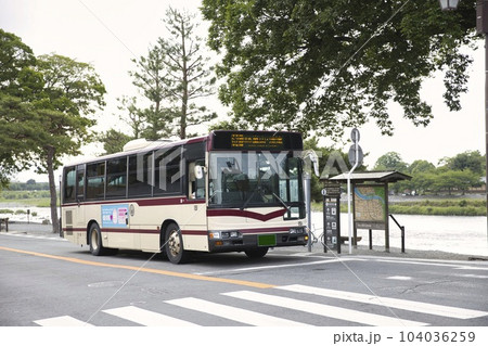 JRバスと桂川　1 104036259