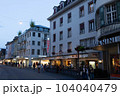 スイス、インターラーケンの街並み 104040479