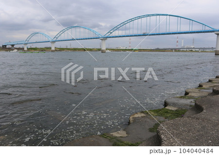 江戸川放水路と水管橋 江戸川放水路と水管橋 104040484