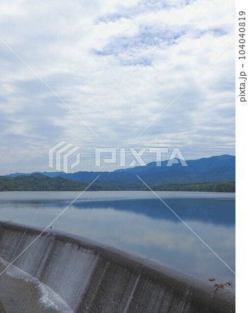 満濃池のオーバーフロー【香川県仲多度郡まんのう町】3 104040819