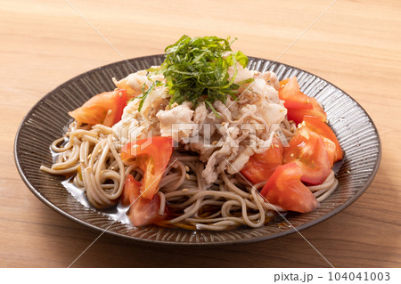 トマトと豚しゃぶの冷やし蕎麦 104041003