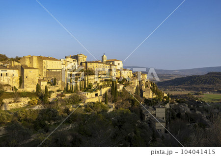 Gordes small medieval town in Provence, Luberon, Vaucluse, France 104041415