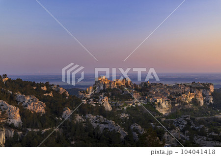 Medieval castle and village, Les Baux-de-Provence, Alpilles mountains, Provence, France 104041418