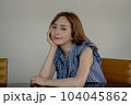 オフィスで働くビジネスウーマン 104045862