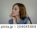 オフィスで働くビジネスウーマン 104045868