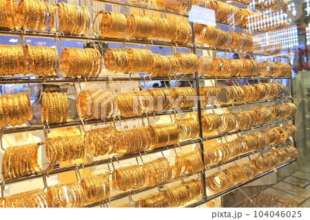 ゴールドブレスレットのショーウインドウ ゴールドブレスレットのショーウインドウ 104046025