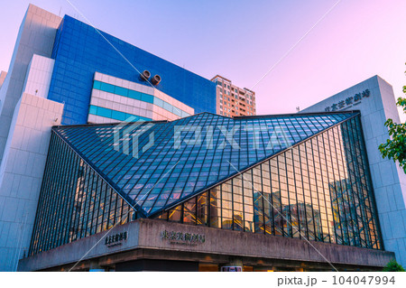 日本の東京都市景観 6月・池袋駅前の池袋西口公園・東京芸術劇場などを望む=17日 日本の東京都市景観 6月・池袋駅前の池袋西口公園・東京芸術劇場などを望む=17日 104047994