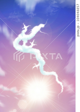 辰年年賀状素材　青空に浮かぶ龍の雲 104048857