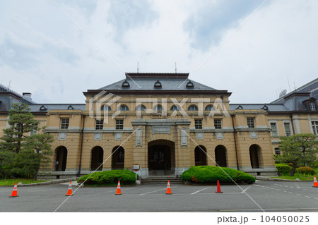 京都府庁旧本館　若葉に新緑 104050025