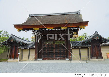 京都御所 宜秋門 若葉に新緑 京都御所 宜秋門 若葉に新緑 104050484