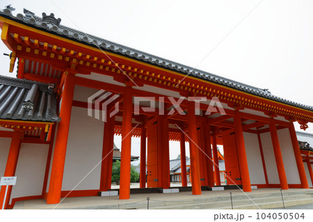 京都御所 回廊 若葉に新緑 京都御所 回廊 若葉に新緑 104050504