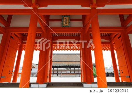 京都御所 回廊 若葉に新緑 京都御所 回廊 若葉に新緑 104050515