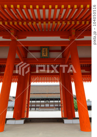 京都御所　回廊　若葉に新緑 104050516