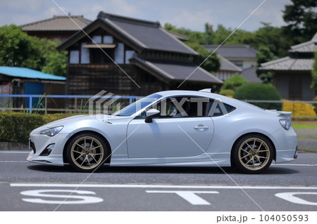 白いスポーツカー イメージ 白いスポーツカー イメージ 104050593