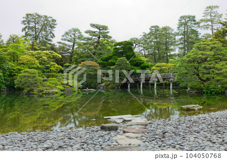 京都御所　御池庭　御内庭　若葉に新緑 104050768