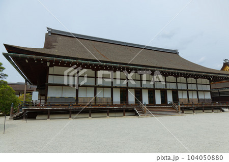 京都御所　小御所　若葉に新緑 104050880