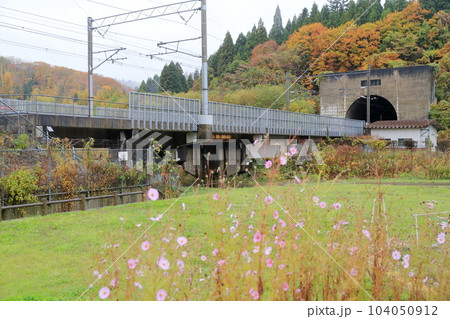 北海道新幹線が間近で見られるスポット(青函トンネル入口広場 青森県 今別町) 北海道新幹線が間近で見られるスポット(青函トンネル入口広場 青森県 今別町) 104050912