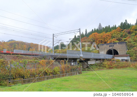北海道新幹線が間近で見られるスポット（青函トンネル入口広場　青森県 今別町） 104050914