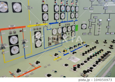 原子力発電の操作パネル 原子力発電の操作パネル 104050973