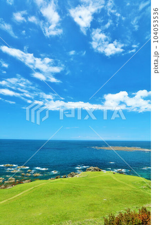 秋田県 男鹿半島 青空の入道崎 秋田県 男鹿半島 青空の入道崎 104053536