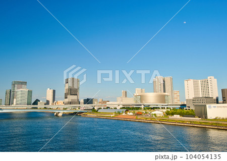 豊洲大橋から観たららぽーと豊洲高層マンションの風景 104054135