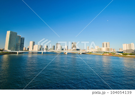 豊洲大橋から観たららぽーと豊洲高層マンションの風景 104054139
