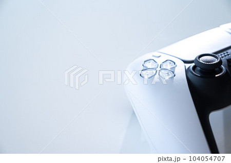 ゲームのコントローラー_白背景 ゲームのコントローラー_白背景 104054707