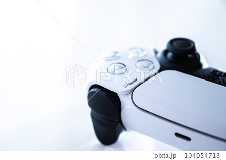 ゲームのコントローラー_白背景 ゲームのコントローラー_白背景 104054713