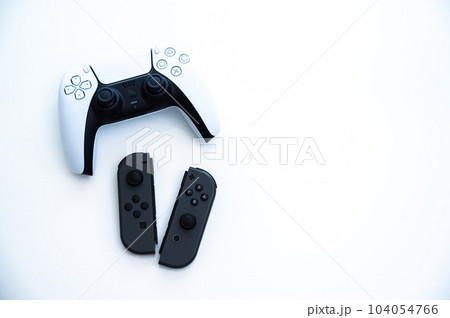 ゲームのコントローラー_白背景 ゲームのコントローラー_白背景 104054766