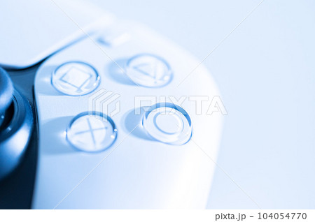 ゲームのコントローラー_白背景 ゲームのコントローラー_白背景 104054770