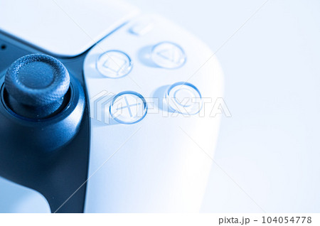 ゲームのコントローラー_白背景 ゲームのコントローラー_白背景 104054778