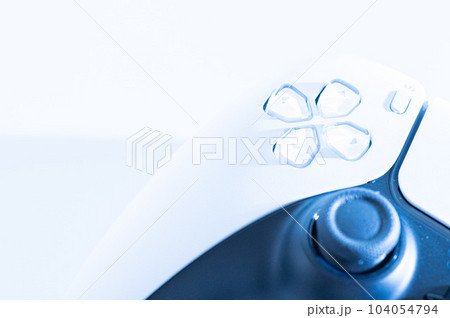 ゲームのコントローラー_白背景 ゲームのコントローラー_白背景 104054794