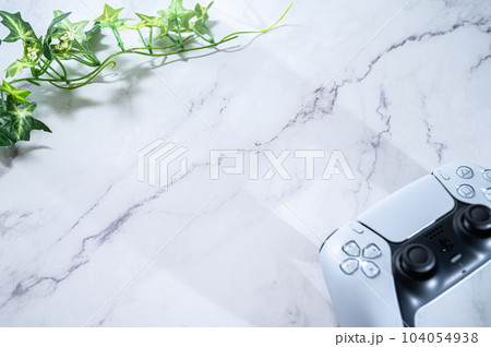 ゲームのコントローラー_白背景 ゲームのコントローラー_白背景 104054938