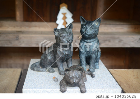 上宮天満宮境内の守護天神猫像 104055628