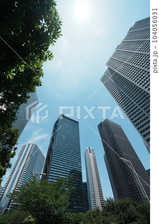 【縦写真】西新宿の高層ビル 【縦写真】西新宿の高層ビル 104056031