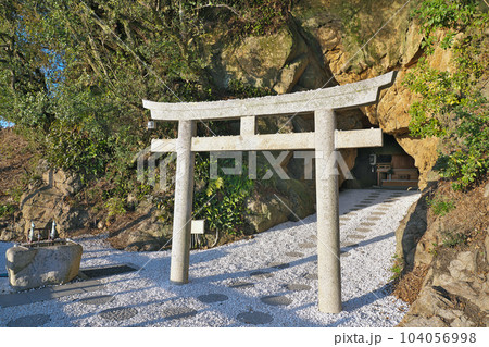 【安乎岩戸信龍神社】 兵庫県洲本市安乎町平安浦 104056998