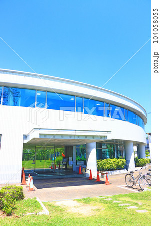 愛知県東浦町、東浦町中央図書館の風景 愛知県東浦町、東浦町中央図書館の風景 104058055