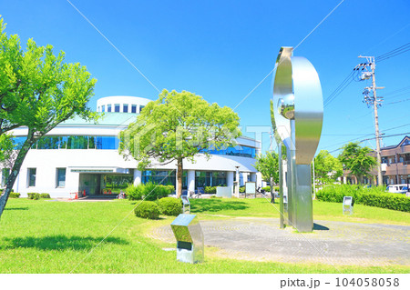 愛知県東浦町、東浦町中央図書館の風景 愛知県東浦町、東浦町中央図書館の風景 104058058