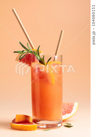 Summer cocktail with grapefruit, rosemary, and ice. 104060151