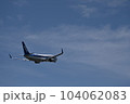 飛び立つ飛行機 104062083