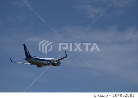 飛び立つ飛行機 飛び立つ飛行機 104062083