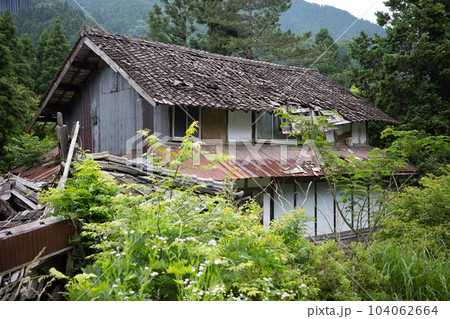 日本の岡山県新見市の古くてとても美しい建物 日本の岡山県新見市の古くてとても美しい建物 104062664