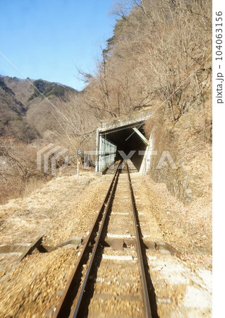 わたらせ渓谷鉄道からの車窓風景 (原向駅から沢入駅間) わたらせ渓谷鉄道からの車窓風景 (原向駅から沢入駅間) 104063156