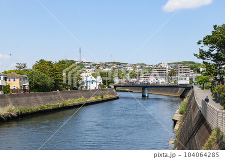 藤沢の川沿いの住宅街 藤沢の川沿いの住宅街 104064285