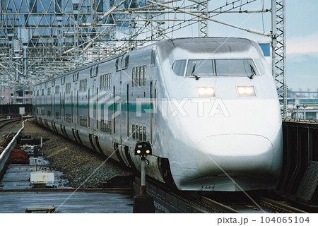 東京へ向けて上越新幹線をゆくE1系のMaxとき号 104065104