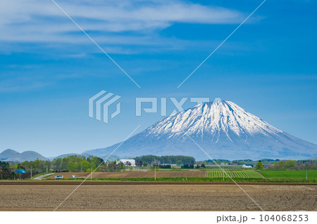 北海道、洞爺湖町から見た蝦夷富士 104068253